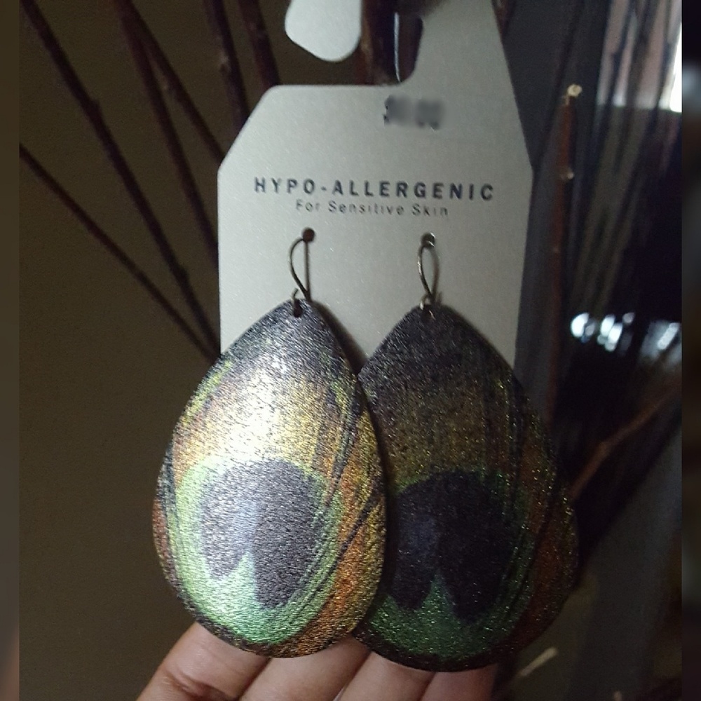 Feather detail earrings